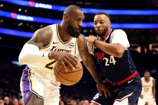 리빙 레전드 르브론 제임스, 5만점 득점 달성... NBA 새 역사 썼다