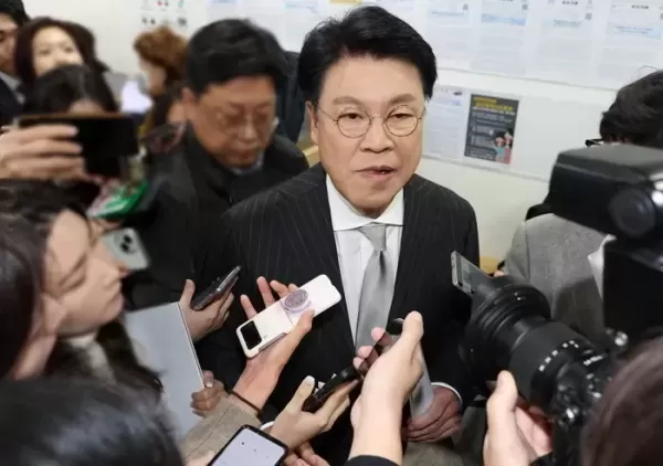 그렇게 가면 내 마음은... 장제원, 前 비서에게 보낸 문자 공개에 증거 안돼
