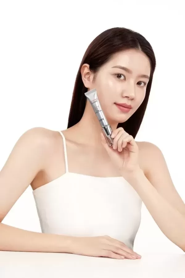 최고* 함량 비타민C 메가샷 등장... 워터리스 혁신 제형의 순수비타민C 40% 제품 출시