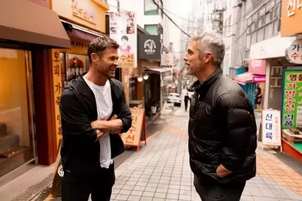 크리스 헴스워스, 신촌서 포착돼... 김동현과 한판 붙었다