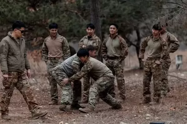 크리스 헴스워스, 신촌서 포착돼... 김동현과 한판 붙었다