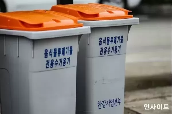 누군가 던진 음식물에 차가 엉망이 됐습니다... 춘천의 한 아파트서 발생한 음쓰테러