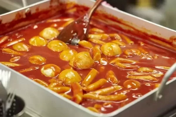 햄버거·떡볶이 등 음식점 55곳 식품위생법 위반... 충격적인 위생 상태