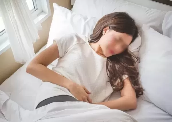 손발이 노래요... 스트레스 받을 때마다 손발 노랗게 변한다는 여성의 사연