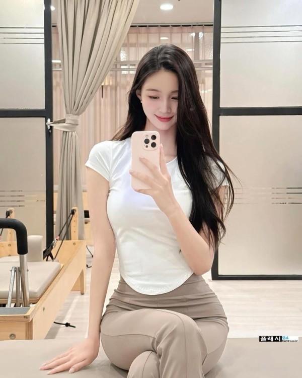 ㅇㅎ)엄예진 정도면 무조건 사귀고 본다.