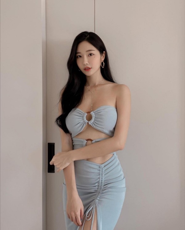 쥑이는 몸매에 섹시 비키니~~