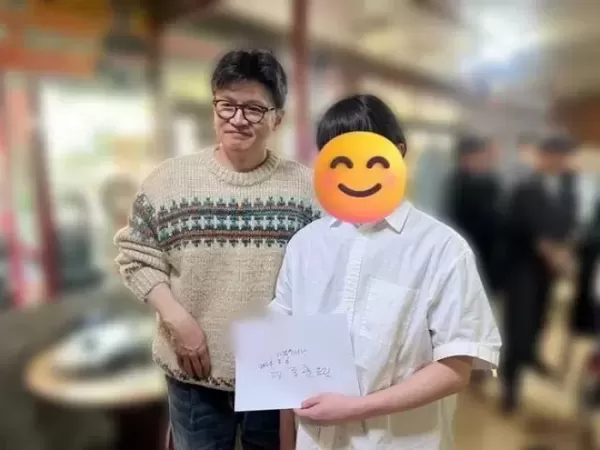 한동훈은 친중 좌파... 한 전 대표 눈앞에서 친필 사인 갈기갈기 찢어 버린 대학생