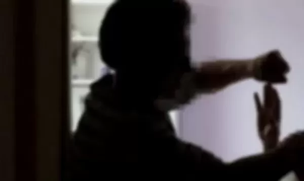 옆집 어르신 치매앓는 것 알고 아들인 척 인터넷·TV 개통한 이웃집 50대 男