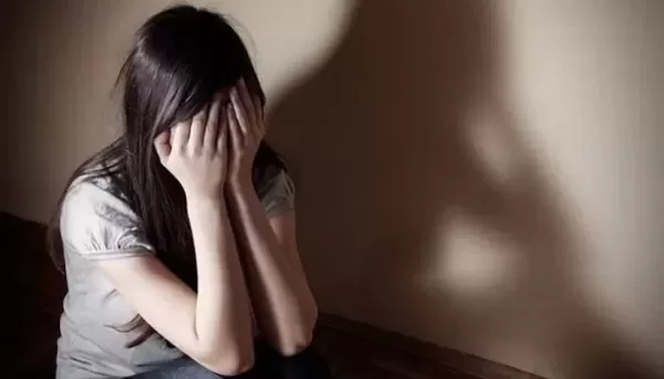 길거리서 일면식 없는 여중생 머리채 잡고 마구 폭행한 30대 여성