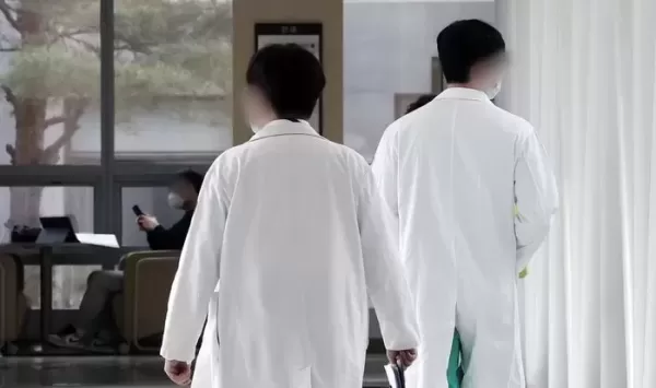 내년도 의대 정원 안 늘리겠다... 의정갈등 1년여 만에 백기 든 정부