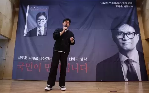 한동훈, 아이돌 제치고 1위에 올라... 여성들이 많이 샀다
