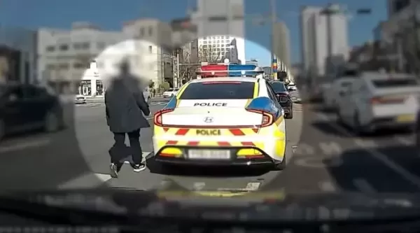 경찰차 창문 두드린 여성 남편이 숨을 못 쉬어요... 무슨 일이? (영상)