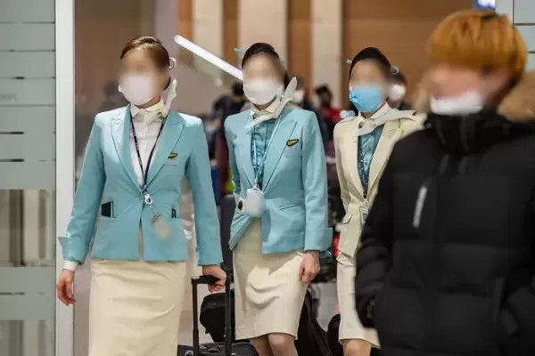 대한항공 승무원들 하루 1만5000보 걸어... 구두 벗고 운동화 신겠다