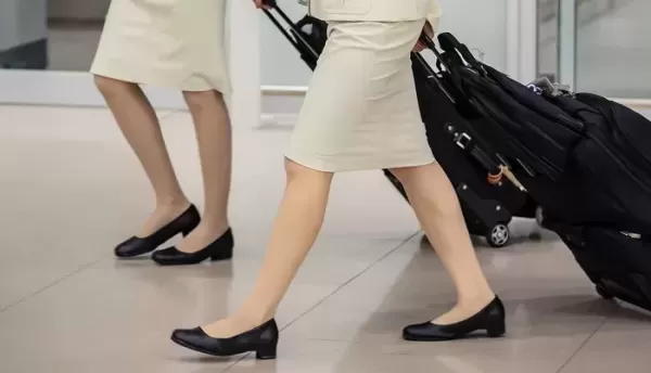 대한항공 승무원들 하루 1만5000보 걸어... 구두 벗고 운동화 신겠다
