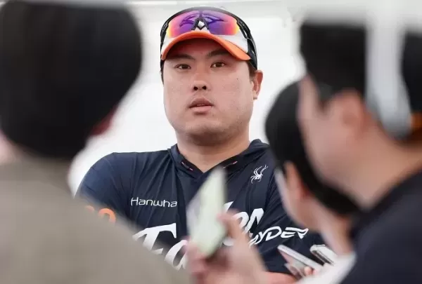 류현진, 초중고 꿈나무 19명에 장학금 전달... 프로 무대에서 만나