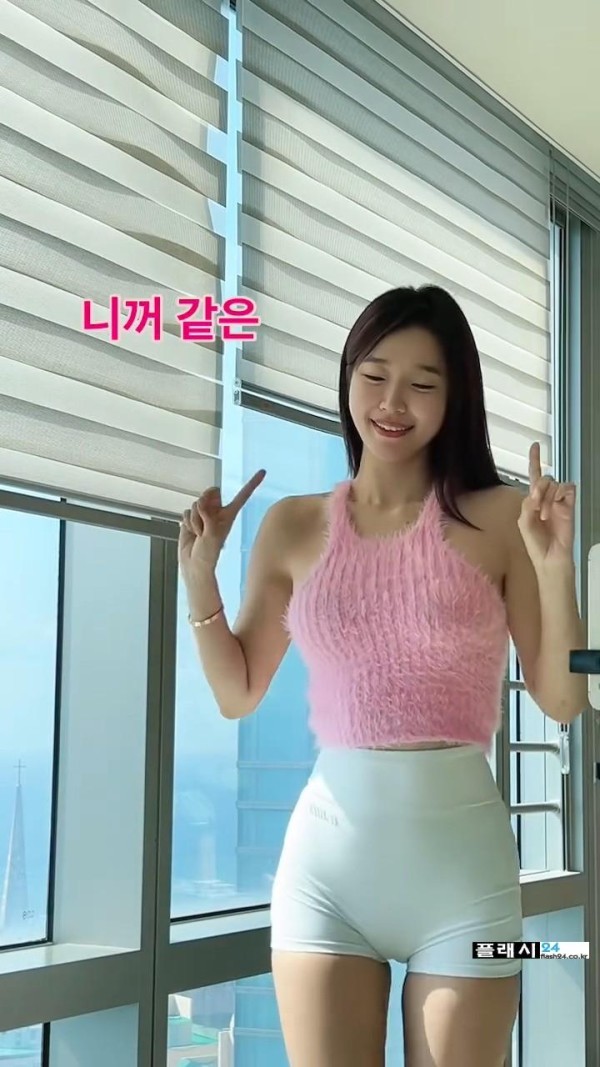 카메라 앞에서 춤추는 오또맘 숏 레깅스