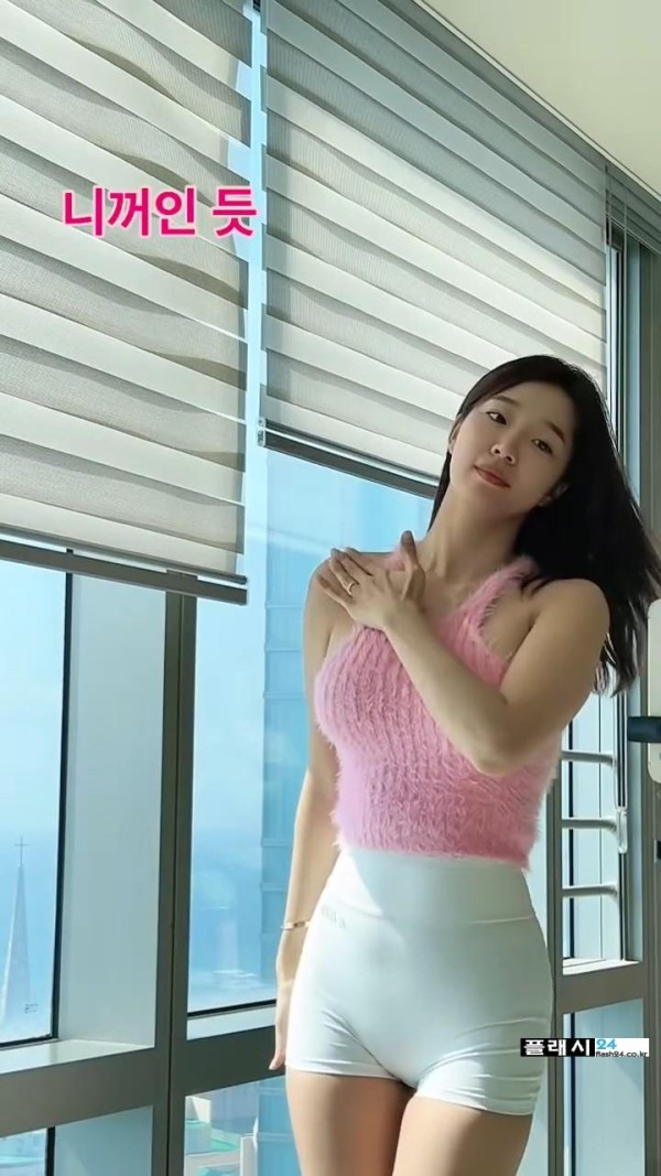 카메라 앞에서 춤추는 오또맘 숏 레깅스