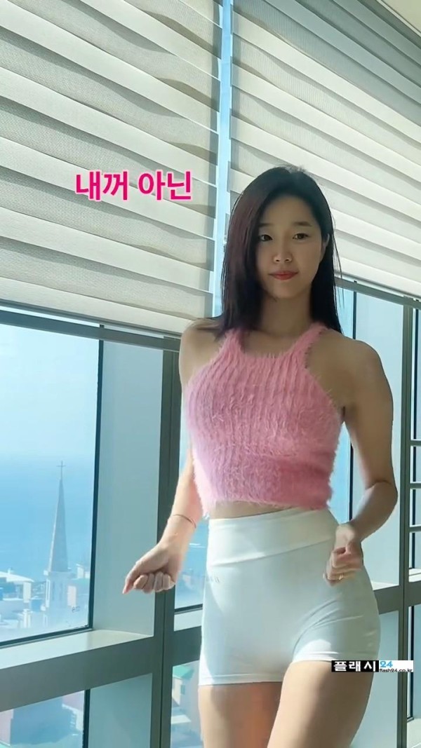 카메라 앞에서 춤추는 오또맘 숏 레깅스