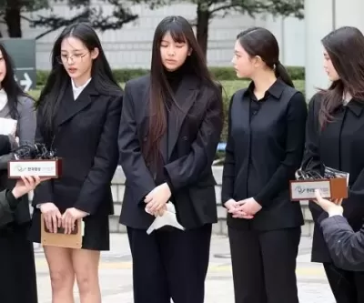 올 블랙 정장 차려입고 법원에 전원 출석한 뉴진스(NJZ)