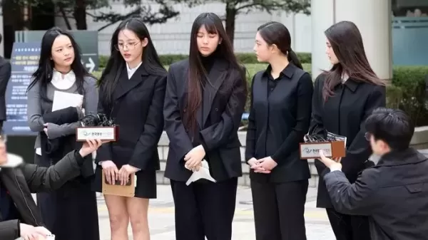 올 블랙 정장 차려입고 법원에 전원 출석한 뉴진스(NJZ)