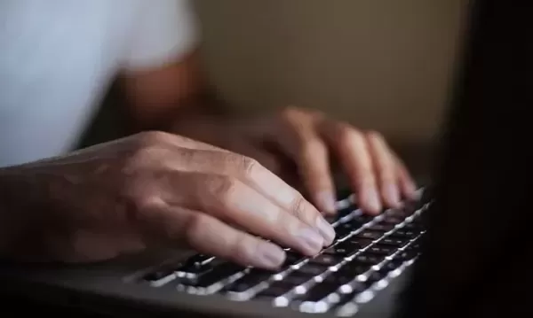 돈 없으면 죽는 게 당연... 휴학 중인 의대생이 수험생 커뮤니티에 남긴 글