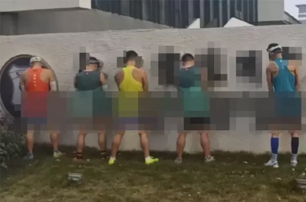 화장실은 줄서야 되잖아... 마라톤 중 소변 마렵다고 중학교 교문에 처리한 참가자들
