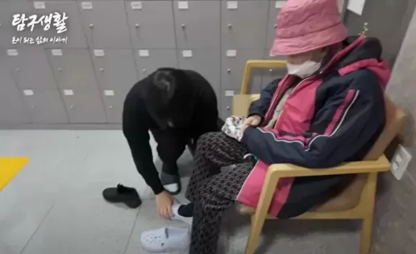 어르신 유치원 운영해 월 3천만원 버는 30대... 할머니 팔아 돈 번다고 욕먹어