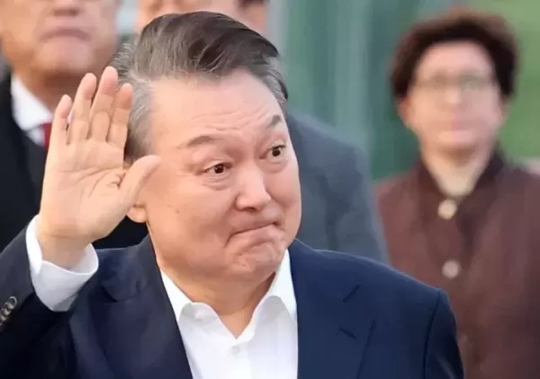석방된 尹 대통령, 지지자들 직접 만나 감사 인사... 메시지도 전해