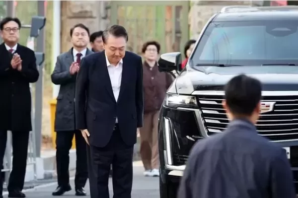 석방된 尹 대통령, 지지자들 직접 만나 감사 인사... 메시지도 전해