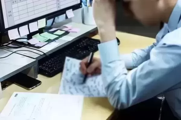 새벽, 길 걷던 여성 4명 무차별 성추행한 전주시 공무원... 경찰서에서 한 황당 변명