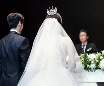 친구 결혼 축의금 100만원... 엄마랑 함께 가면 민폐일까요?