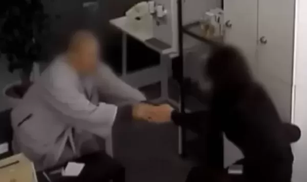 사주 봐줬으니 40만원 줘... 스님에게 홀린 듯 돈 건넨 미용실 사장님