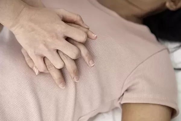 갑자기 쓰러진 엄마... 초등학교 3학년 아들이 심폐소생술로 살렸다