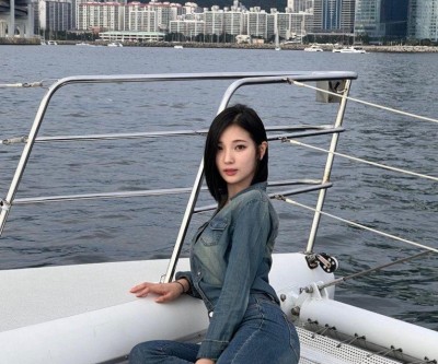 꽉 끼는 청바지 핏 앨리스 소희