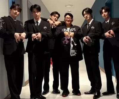 다이어트 성공 방시혁, 홀쭉해진 모습으로 아이돌 멤버들과 사진 촬영