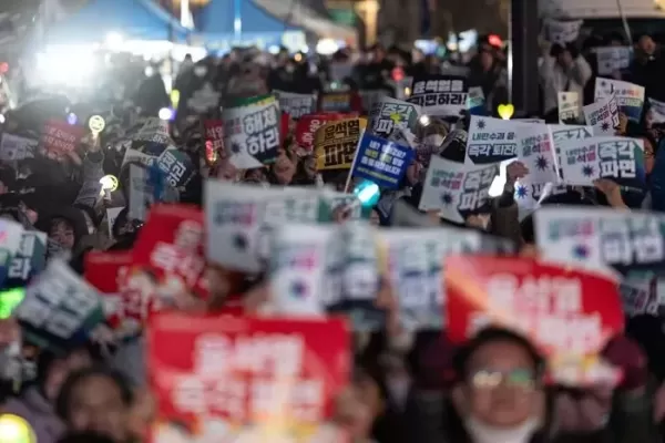 이재명 참석한 尹 파면 집회... 신고는 10만 명, 경찰 추산은 5500명 참가