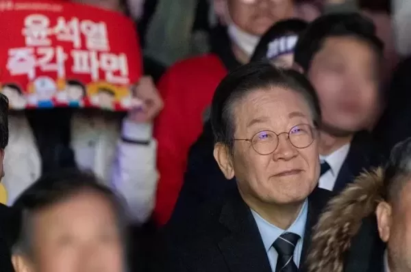 이재명 참석한 尹 파면 집회... 신고는 10만 명, 경찰 추산은 5500명 참가
