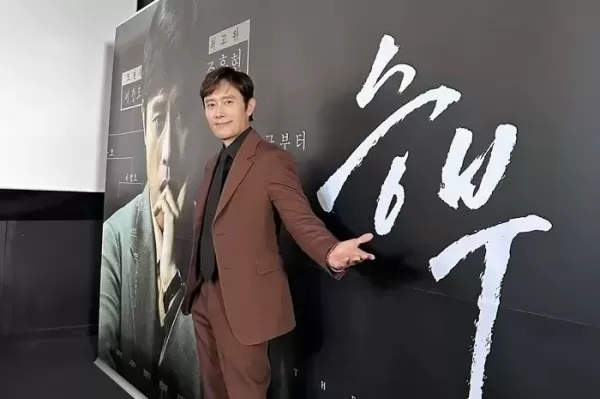 아내 이민정 저격에도... 이병헌 셀카로 꿋꿋하게 근황 전해
