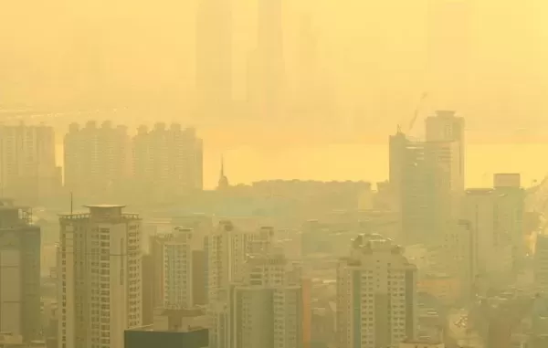초미세먼지 기승 부릴 때 야외활동 자제해야 하는 이유... 노출되면 우울증 유발할 수 있다