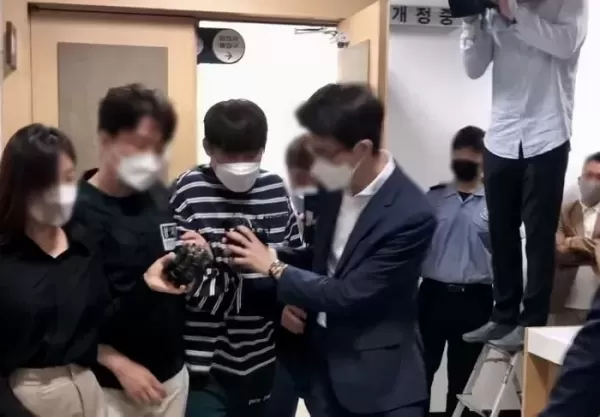 전 프로야구 투수 윤성환, 불법 도박 이어 사기 혐의로 징역형