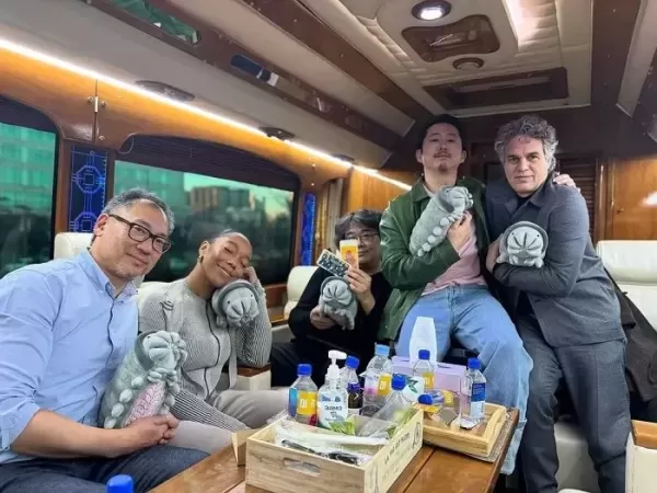 미키17 관람객들 사이서 판매 요청 들끓는 굿즈의 정체 (사진)