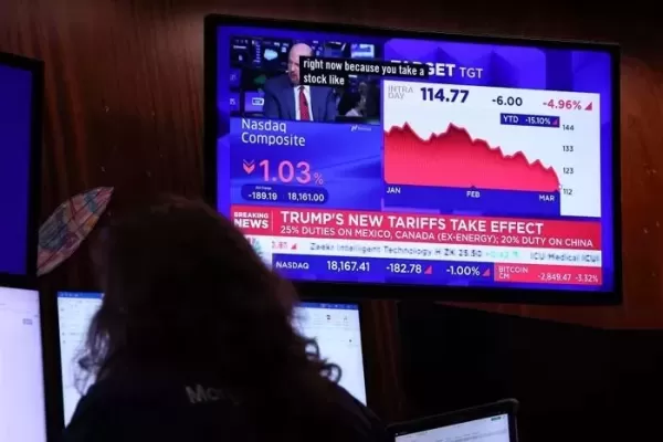 트럼프 경기 침체 가능성에 투자자들 패닉... 테슬라 15%·나스닥 4% 폭락