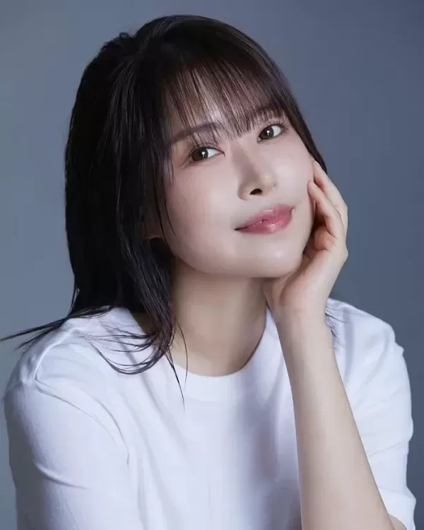 눈·가슴·입술 성형 후 찍은 프로필 사진 공개한 이세영... 역대급 미모 자랑