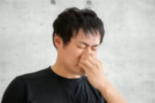 도서관서 5분 간격으로 코 훌쩍거렸다가 이용객으로부터 여기 오지마 지적받은 남성