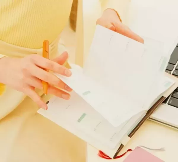다꾸하는 20대 초반 여친... 애 같다며 이별 통보한 남친