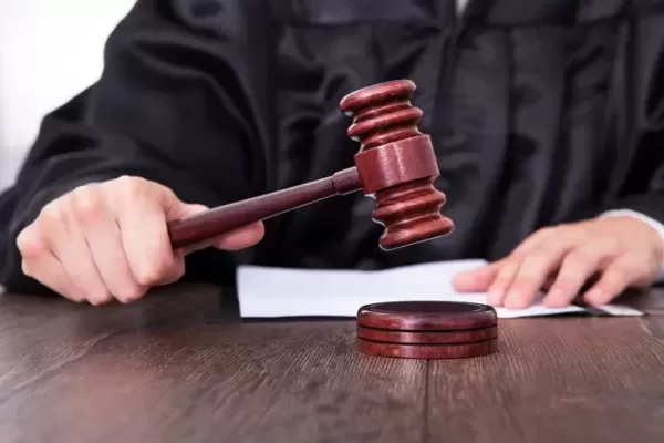 15세 여 알바생 붙잡아 뽀뽀하고 성추행한 30대 사장... 법원, 판결이 놀랍다
