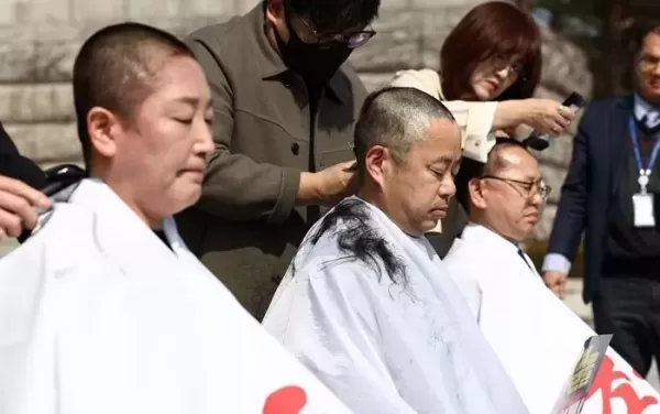 尹 조기 파면 촉구하며 삭발식 감행한 민주당 의원들