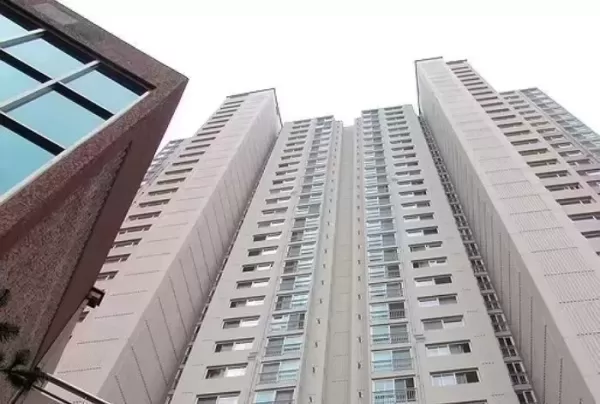 층간소음 항의했더니 현관문에 액젓 퍼붓고 래커칠한 이웃