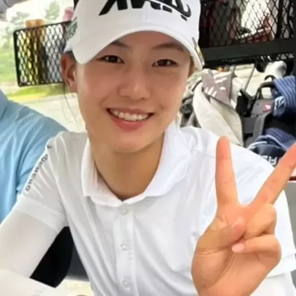 걸그룹 비주얼 뽐내는 골프 유망주 송종국 딸 송지아... 폭풍 성장 근황 공개했다