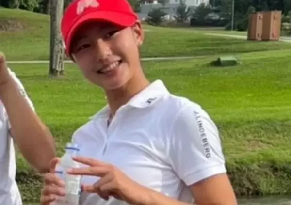 걸그룹 비주얼 뽐내는 골프 유망주 송종국 딸 송지아... 폭풍 성장 근황 공개했다